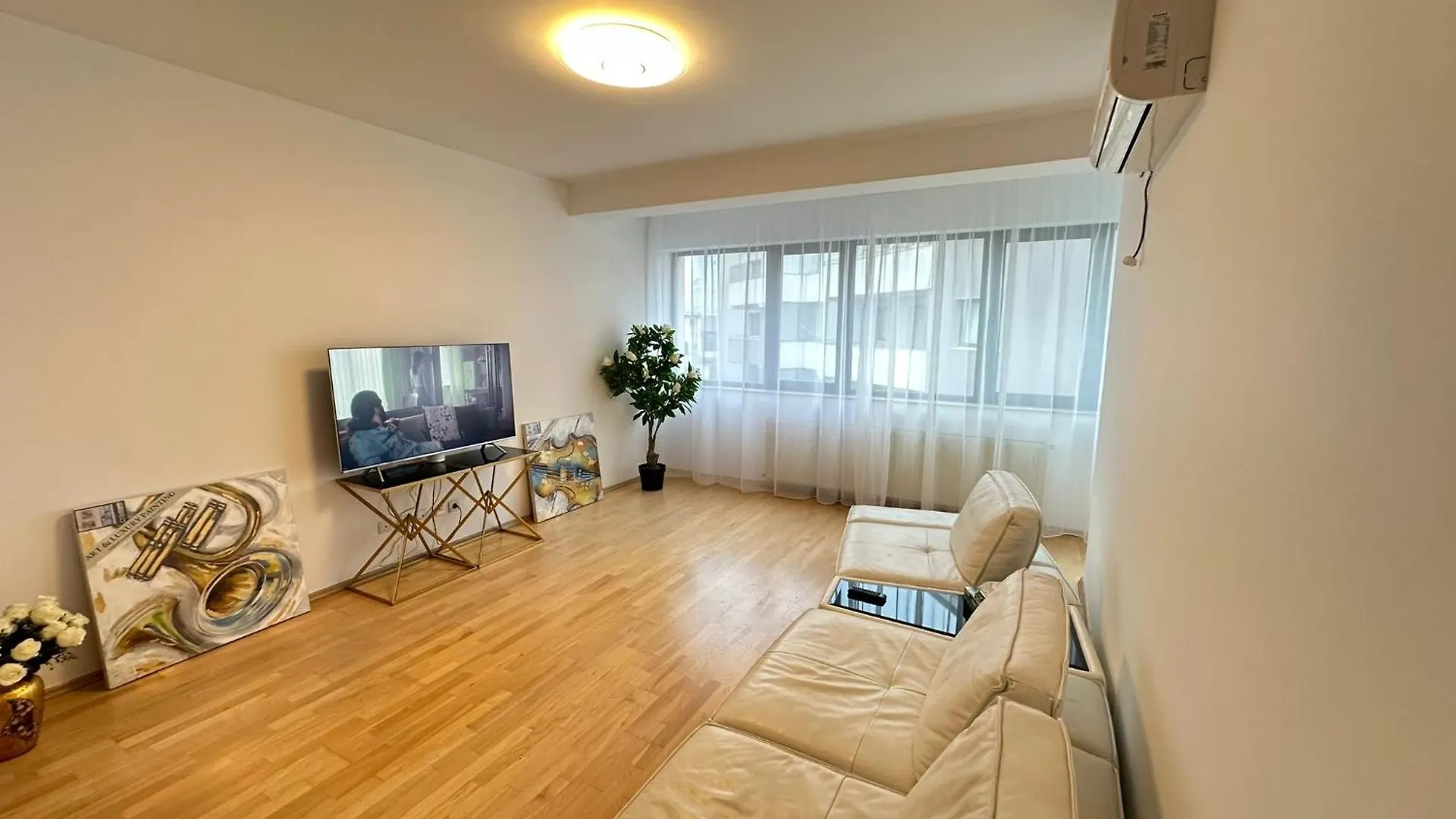 Centru Unirii Luxury VIP Palmier: Two-Room Apartment with Terrace Bucharest